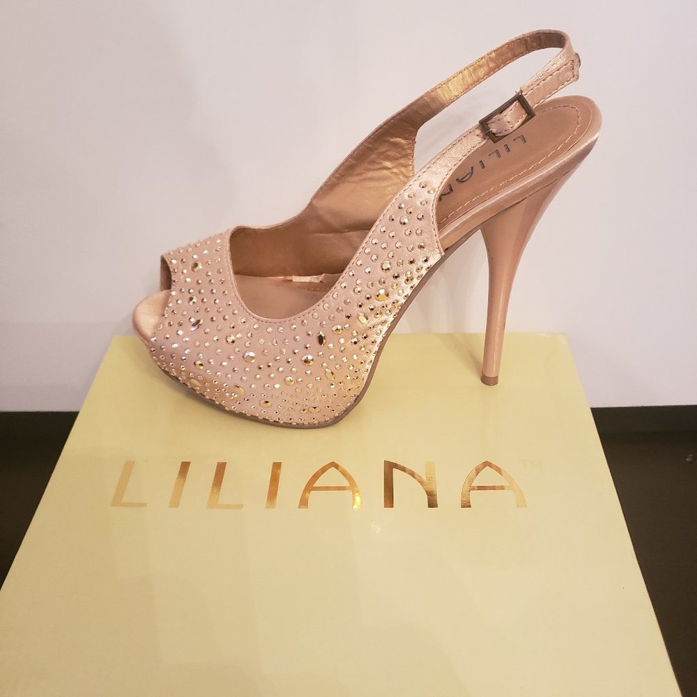 Ladies gold shoe